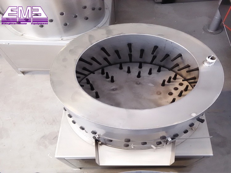 Rotundity type carcass plucking machine